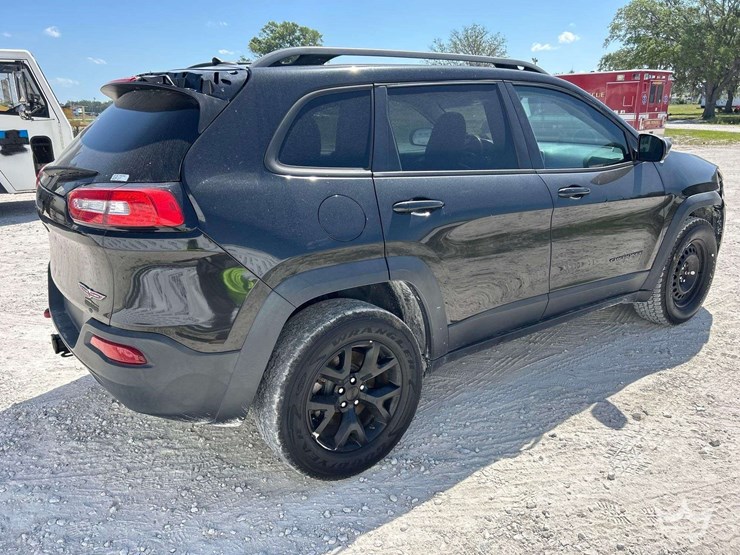 2015-jeep-cherokee-image-3