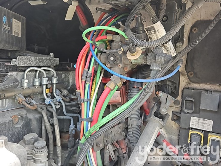 2019-freightliner-cascadia-125-image-31