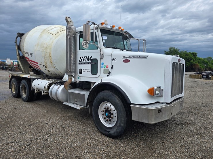 2009-peterbilt-365-image-31