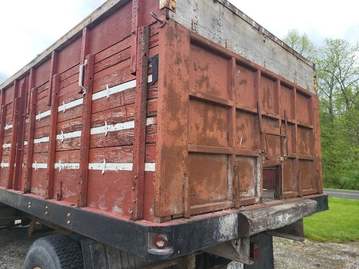 1982-international-1754-single-axle-grain-truck-image-22