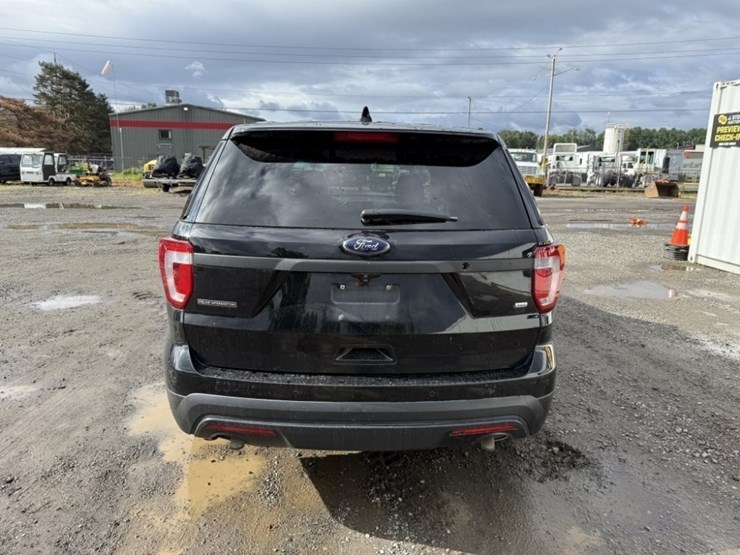 2016-ford-explorer-image-5