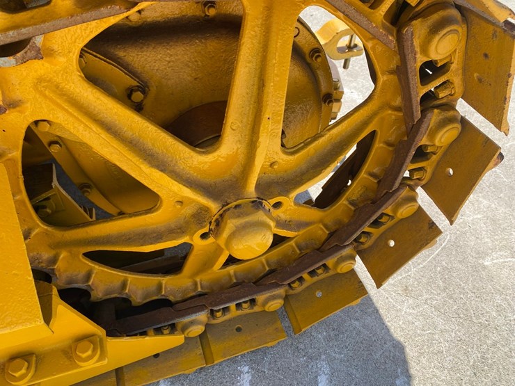 caterpillar-22-image-17