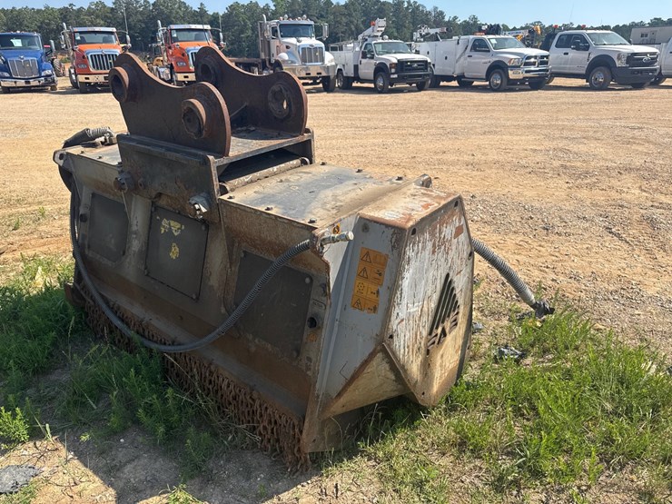 caterpillar-320-image-4