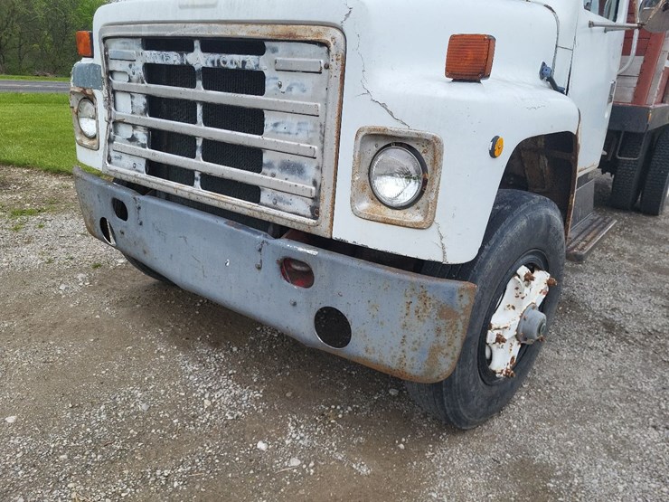 1982-international-1754-single-axle-grain-truck-image-9
