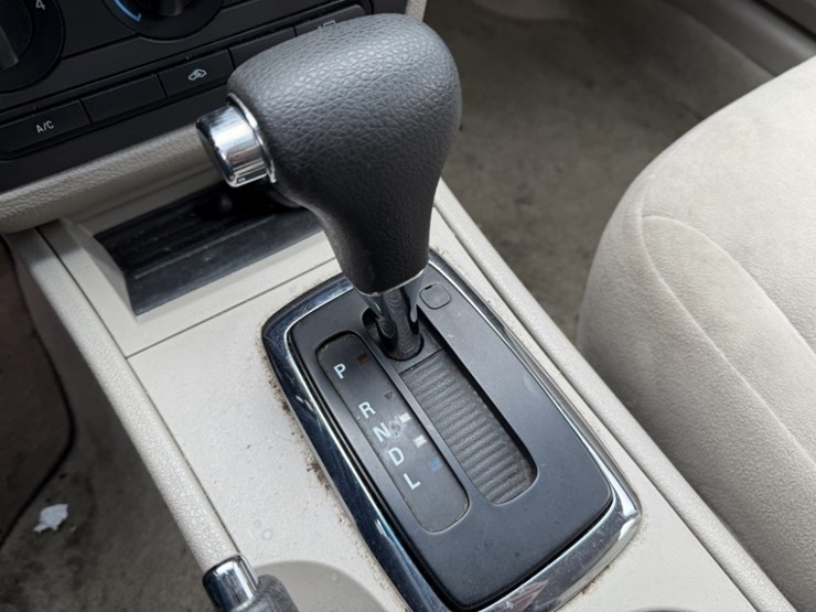 2009-ford-fusion-se-sedan-image-27