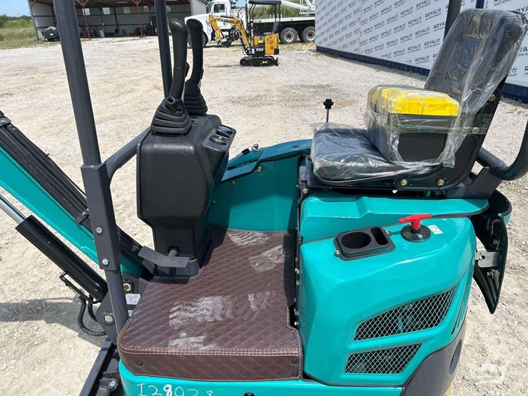 mini-excavator-image-11