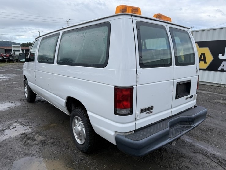 2013-ford-e350-image-6