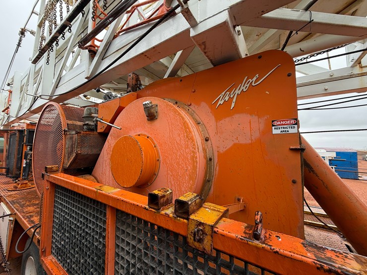 2006-taylor-c500-dd-104'-250k-5-axle-well-service-workover-rig-image-20