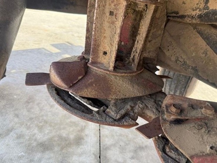 2015-new-holland-7230-discbine-image-34