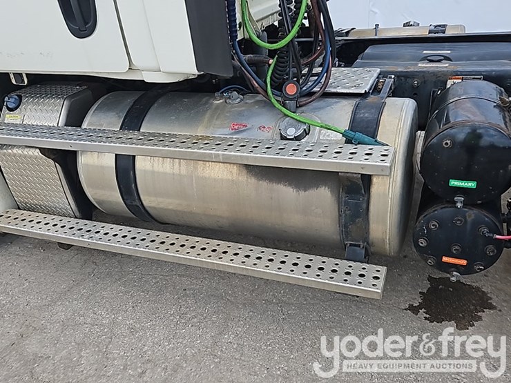 2019-freightliner-cascadia-125-image-7