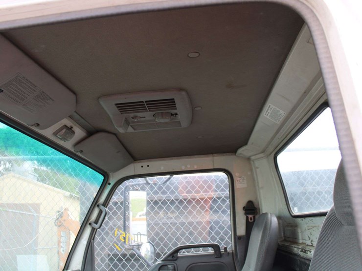 2005-isuzu-nqr-image-13