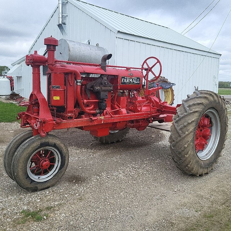 1937 International Farmall F-20 Tractor - Nice