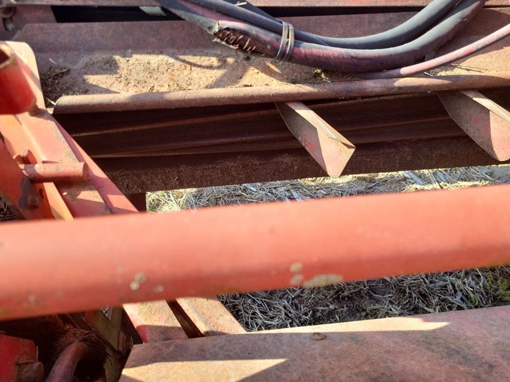 international-8840-swather-image-40