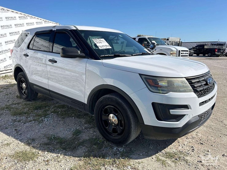 2017-ford-explorer-image-2