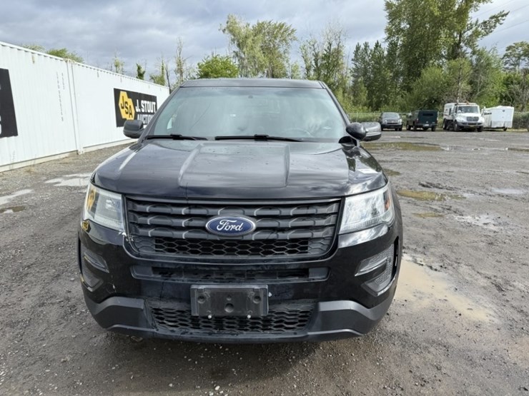 2016-ford-explorer-image-8