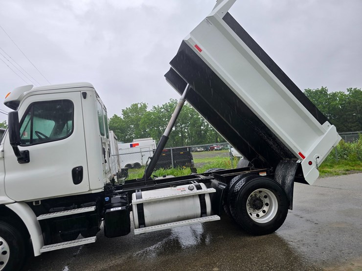 2015-freightliner-cascadia-113-image-72