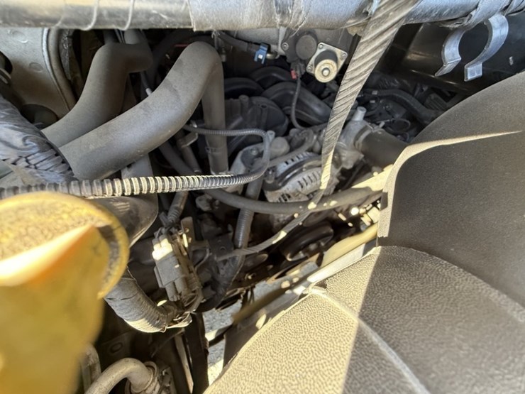 2014-ford-cargo-image-12