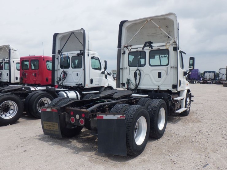 2017-freightliner-cascadia-113-image-7