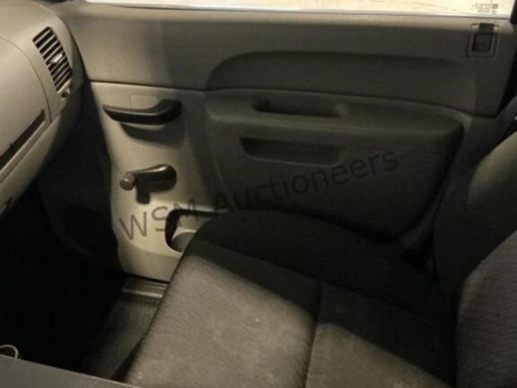 2012-chevrolet-silverado-1500-image-21