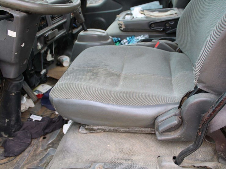 2005-isuzu-nqr-image-15