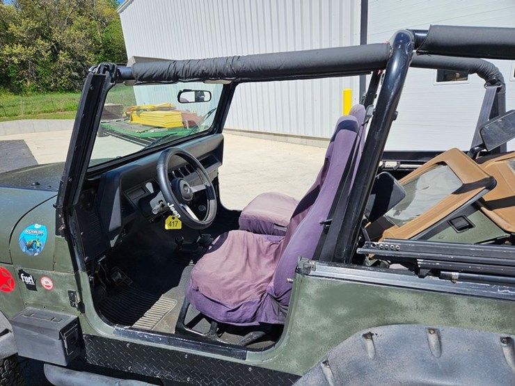1995-jeep-wrangler-image-17