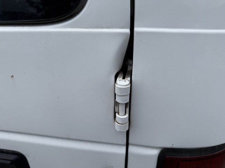 2013-ford-e350-image-22