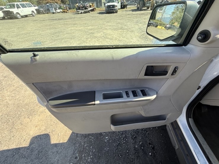 2012-ford-escape-image-24