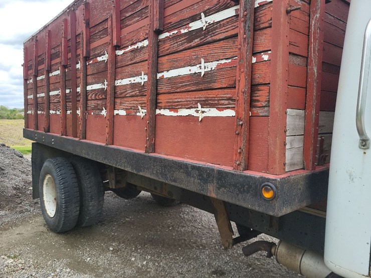 1982-international-1754-single-axle-grain-truck-image-40