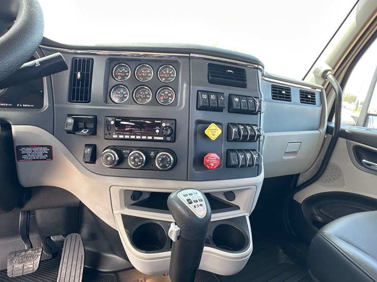 2024-peterbilt-567-image-13