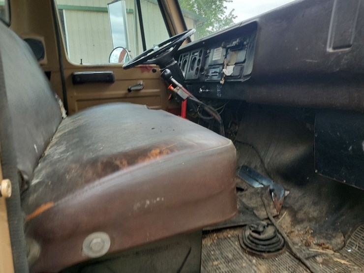 1982-international-1754-single-axle-grain-truck-image-61