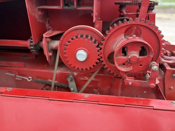 new-holland-570-image-16