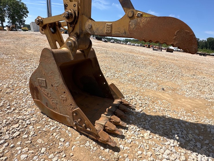 2021-caterpillar-320-image-6
