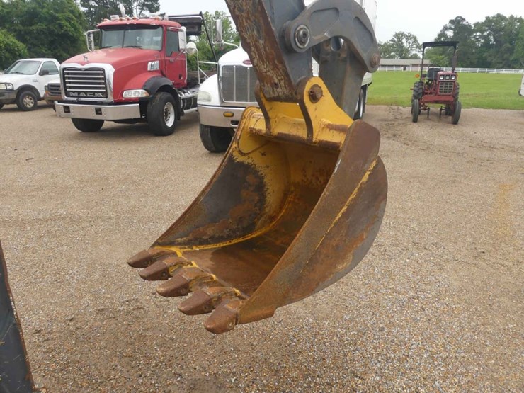 2019-deere-310l-image-5