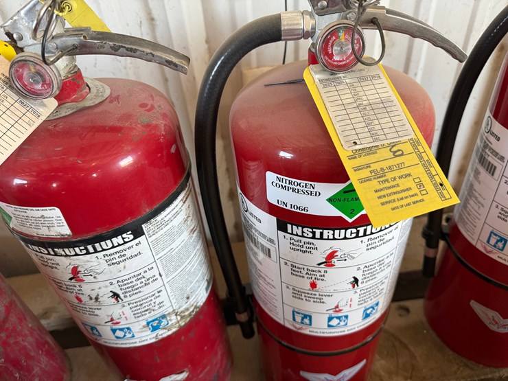 (5)-unused-fire-extinguishers-image-1