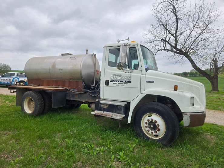1999-freightliner-fl70-image-22