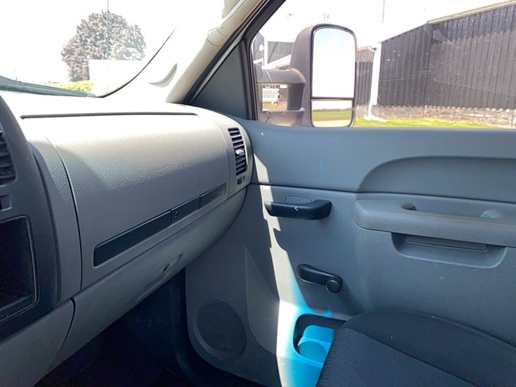 2013-chevrolet-2500-image-48