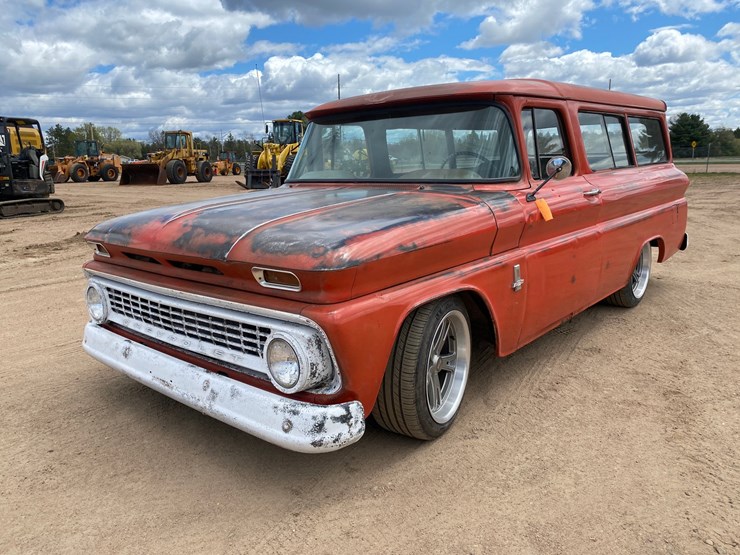 1963-chevrolet-suburban-image-1