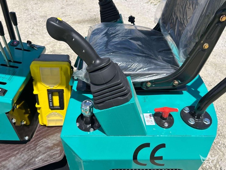 mini-excavator-image-13