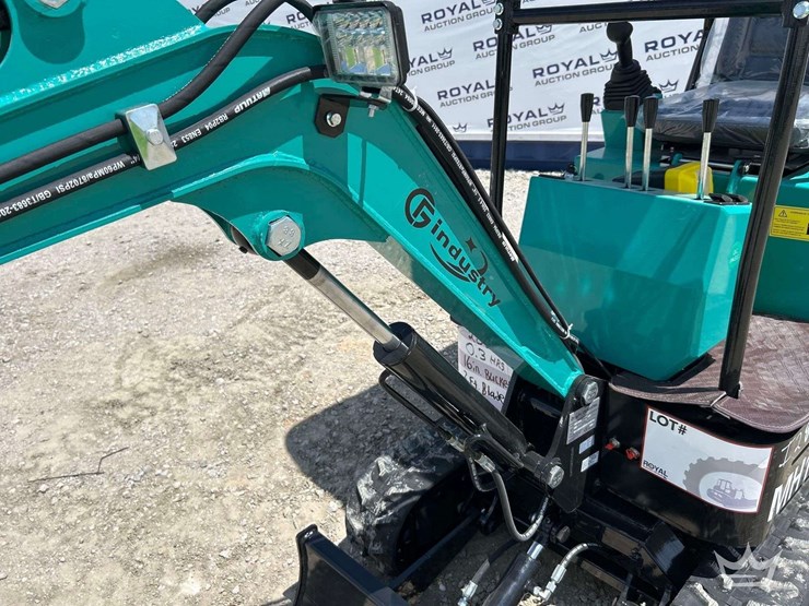 mini-excavator-image-18