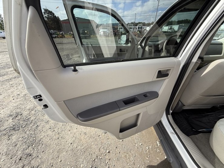 2012-ford-escape-image-21