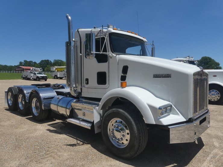 2015-kenworth-t800-image-2