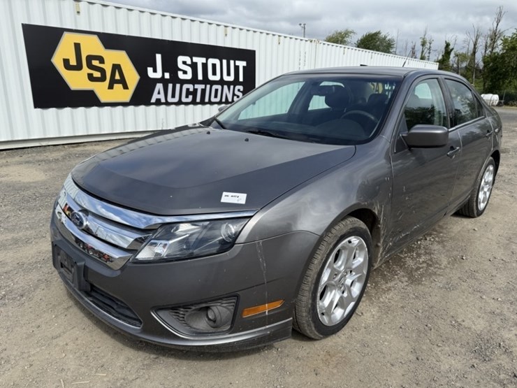 2010-ford-fusion-se-sedan-image-1