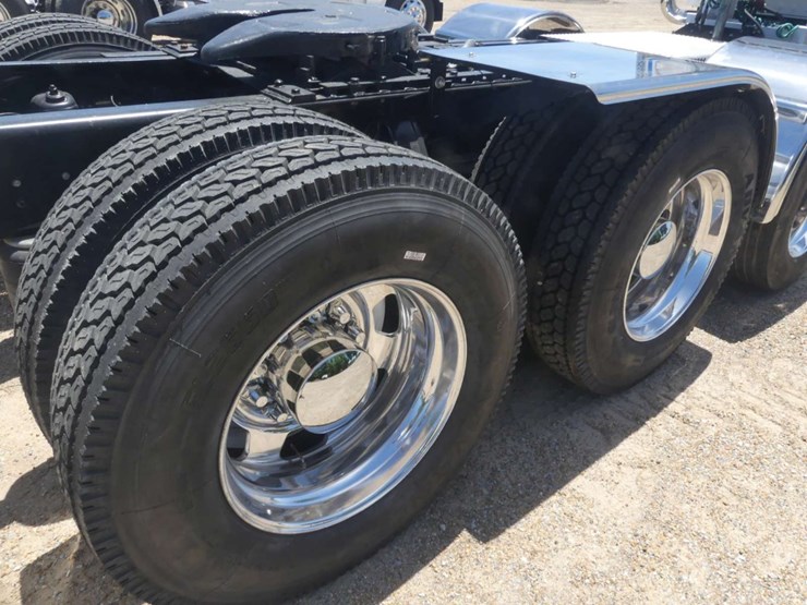 2015-kenworth-t800-image-11