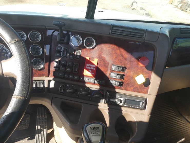 2014-freightliner-coronado-132-image-19