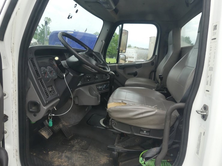 2018-freightliner-114sd-image-16