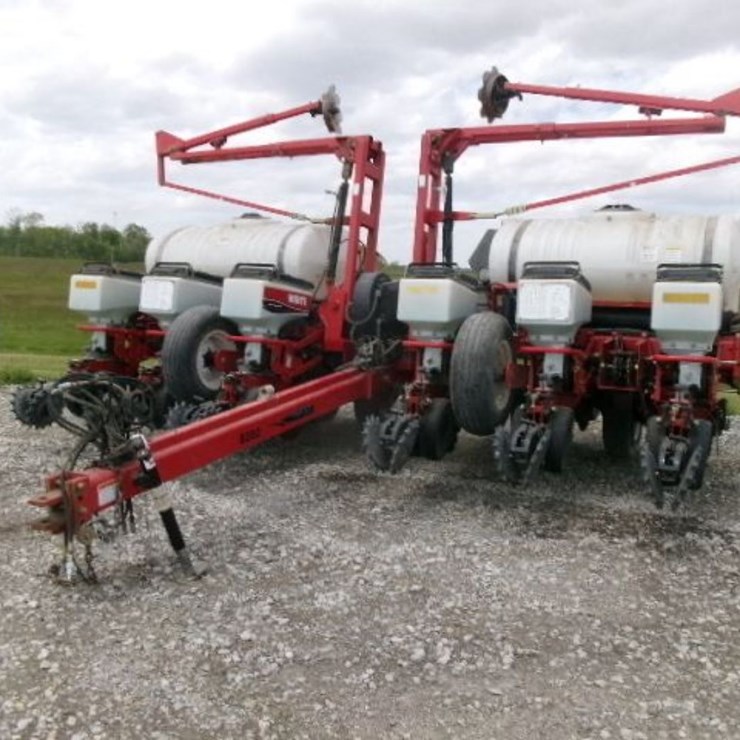 2007 WHITE 8200