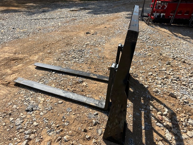 #20638-•-mower-king-48"-quick-attach-pallet-forks-image-4