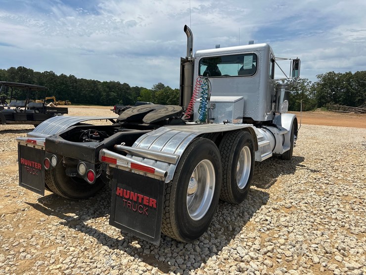 2005-peterbilt-378-image-5