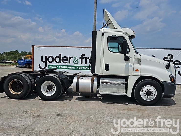 2017-freightliner-cascadia-125-image-4