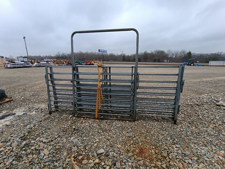 #23125-•-corral-panels-w/-gate-image-3